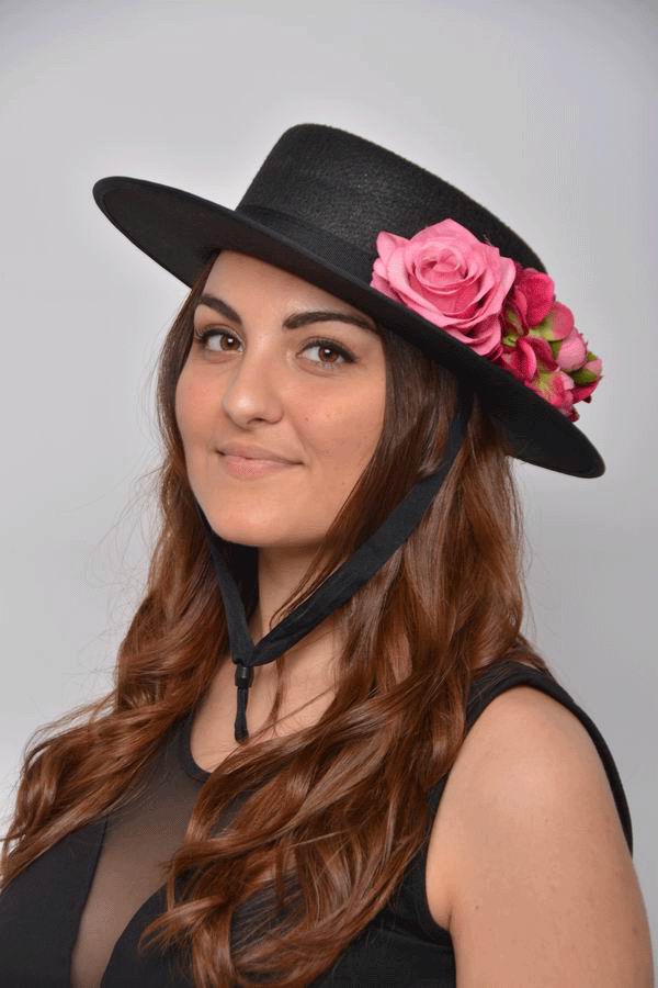 Chapeau Cordobes Trinidad. Noir avec des Fleurs Fuchsias