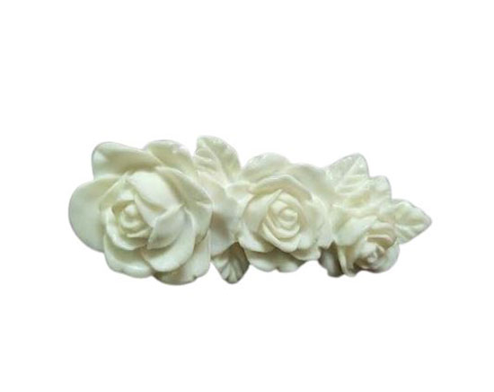 Broche Trio de Roses en Résine. Blanc