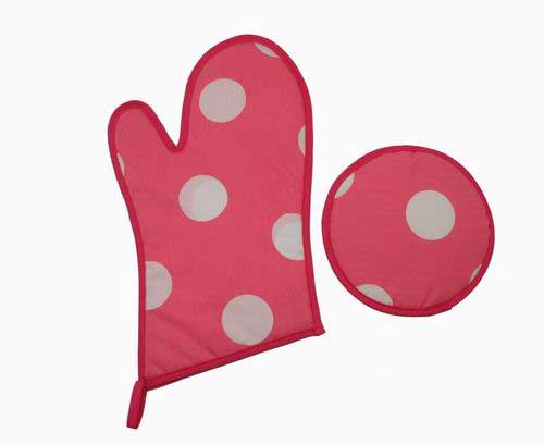 Fuschia Mitten and oven glove