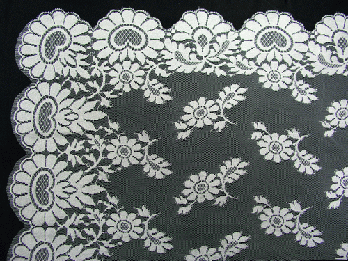 Mantilla española ref.638N. Medidas: 120x250 cm